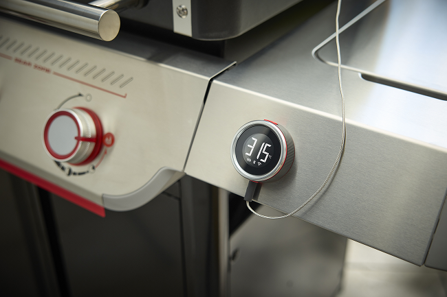 Barbacoa de gas inteligente Weber&nbsp;Genesis&reg; con indicador exterior mostrando la temperatura de los alimentos para una cocci&oacute;n perfecta
