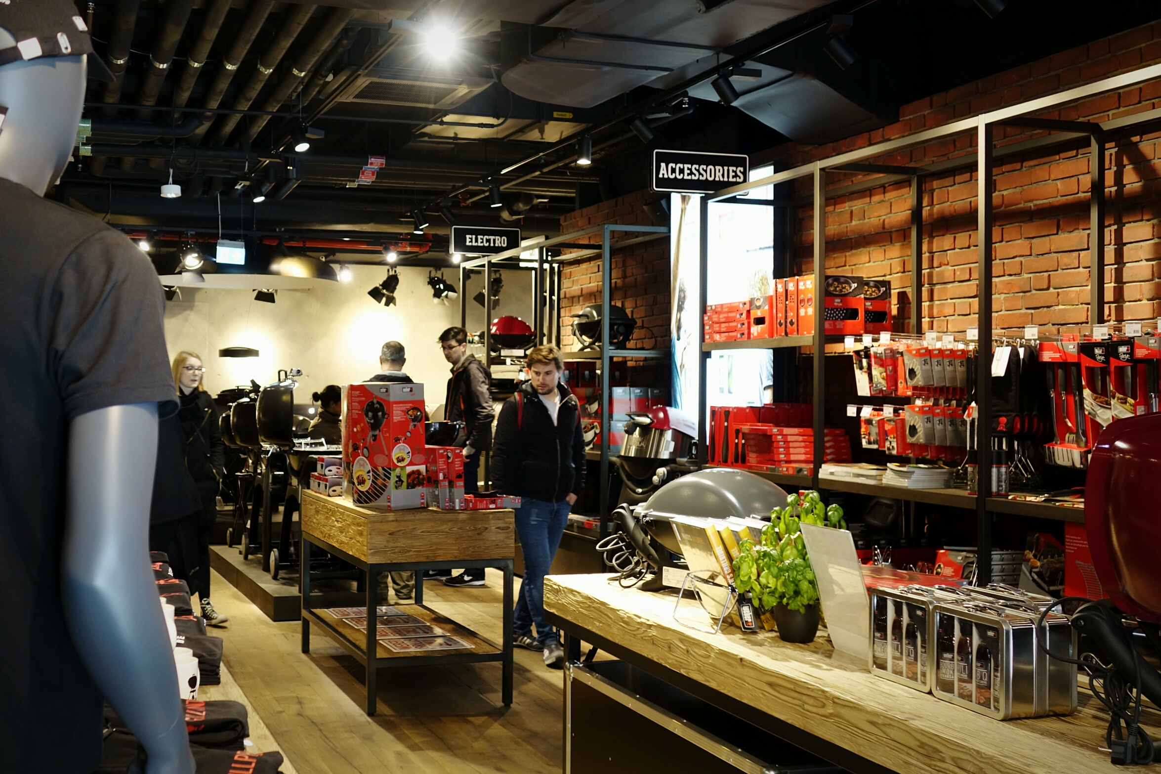 вязальное ателье. интерьер швейного ателье.