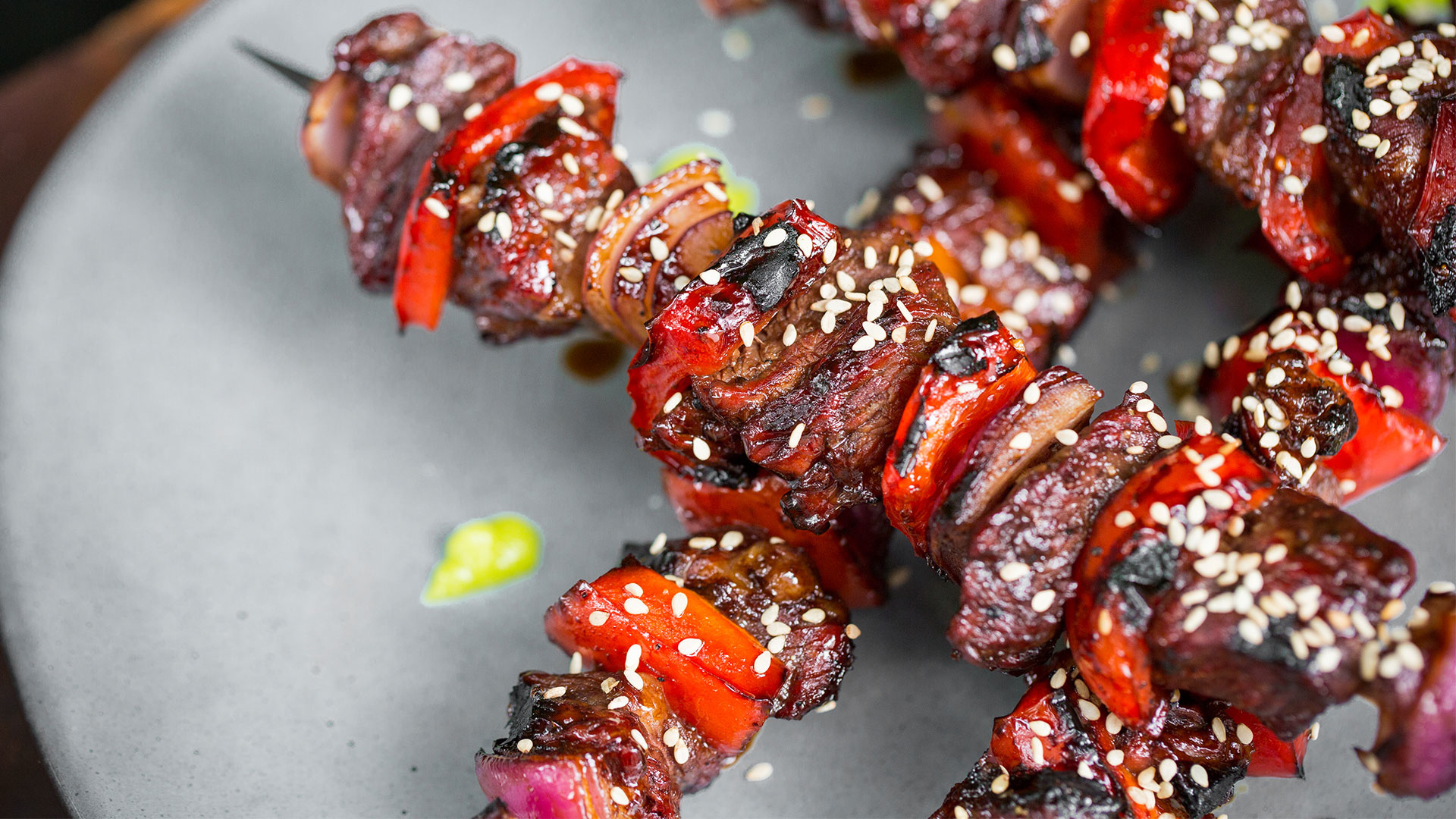  Brocheta de Short Rib con Salsa Estilo Teriyaki


