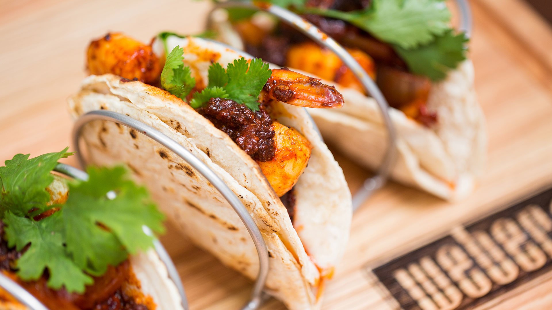  Taco de Camarón con Chorizo a la diabla

