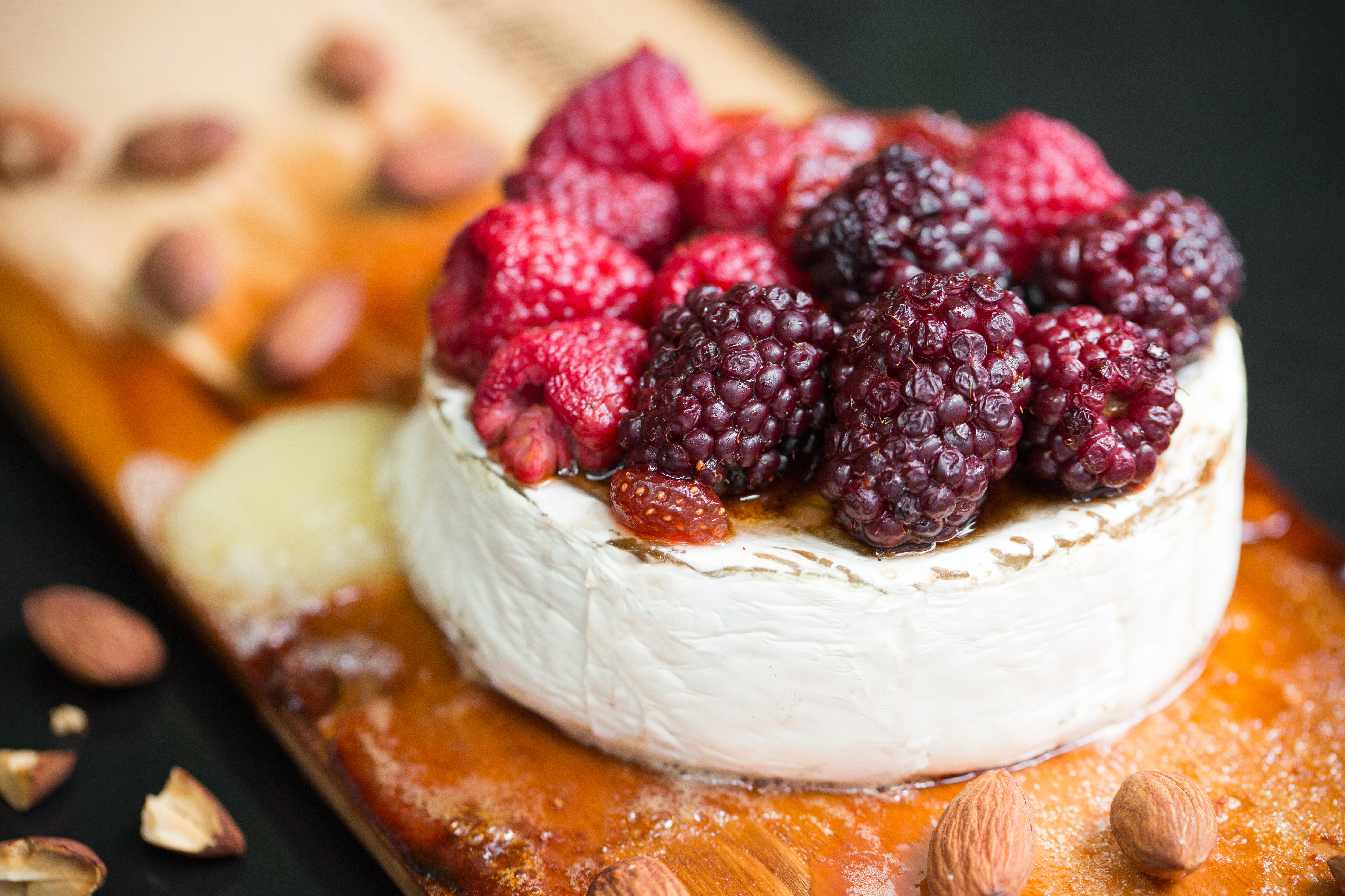  FRANCIA - Queso Brie con Mermeladas de Frutos Rojos
