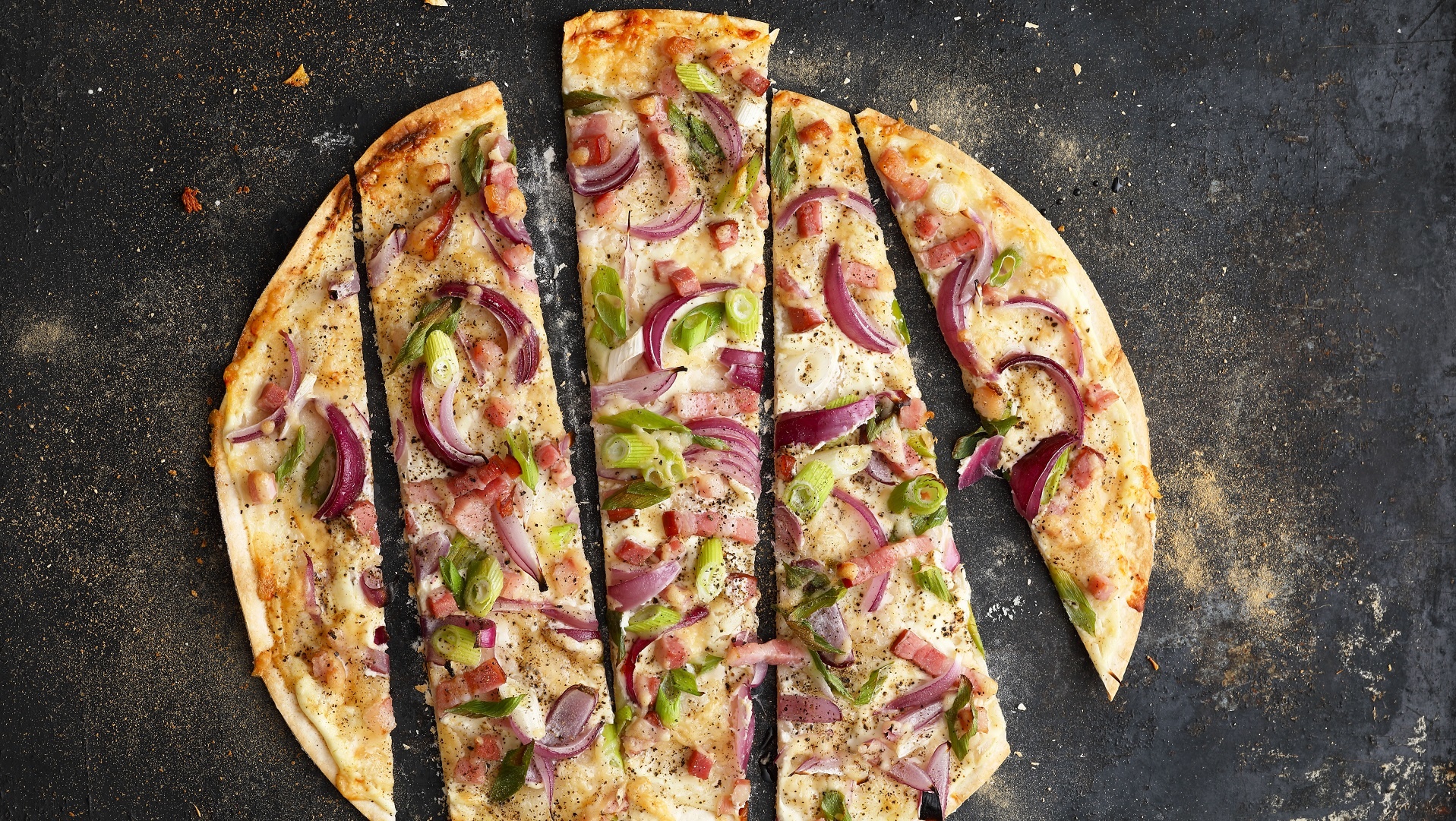   Flammkuche met gorgonzola en rucolasalade


