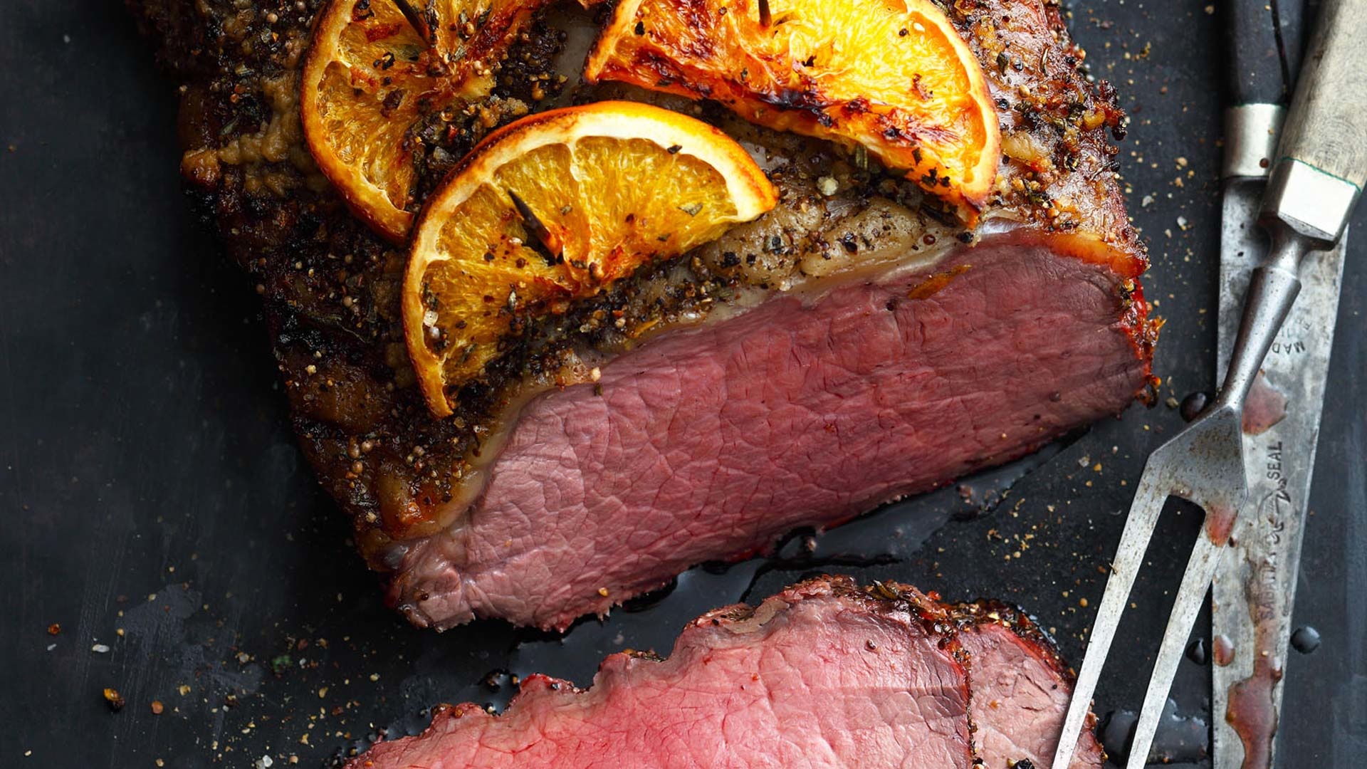  Aus dem Kulinarische Weltreise- & Wintergrillen-Grillkurs - Roastbeef vom Irish Hereford-Rind, garniert mit Guinness-Sauce und Kartoffelgratin „Schweizer Art“ 