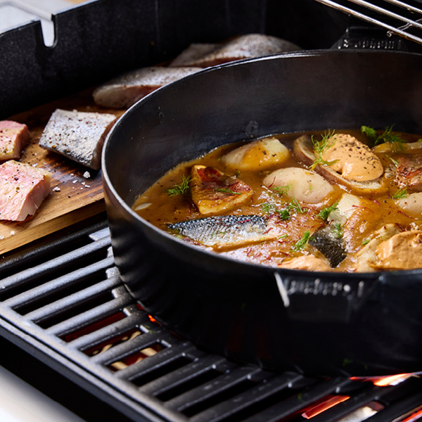  Bouillabaisse mit gegrilltem Baguette und Sauce Rouille 

