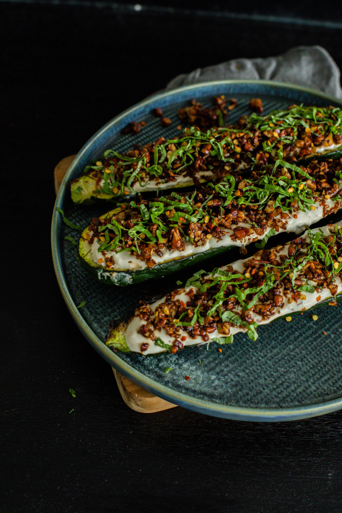  Courgettes met notencrumble en kruidendressing


