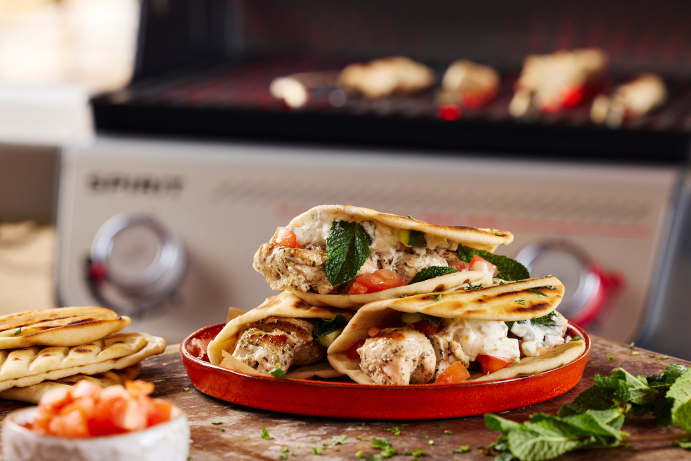  Kipsouvlaki met munt-knoflookyoghurt 


