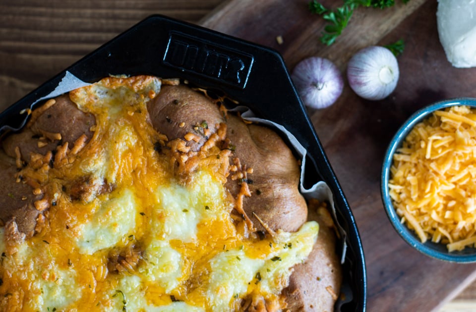  Cheesy garlic bread


