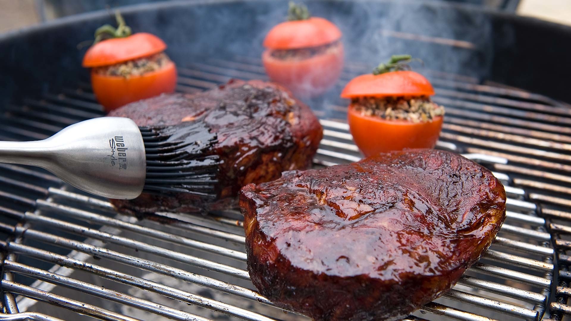  US-Beef, gew&uuml;rzt mit Whiskeymarinade, mit gef&uuml;llten Tomaten &bdquo;Sizilianer Art&ldquo;


