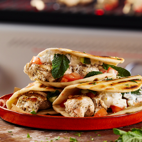  H&auml;hnchen-Souflaki mit Knoblauch-Minz-Joghurt 


