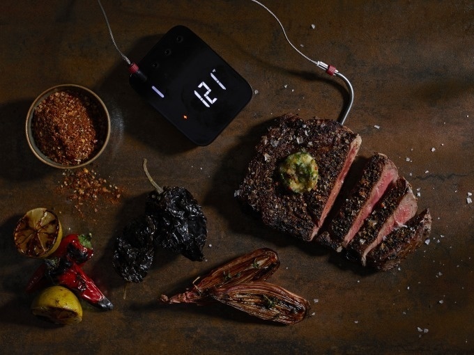  Ribeye steak avec du chili et du beurre de coriandre et de citron vert

