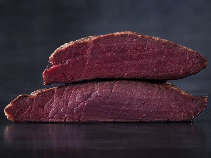  Vergleiche die Geschmacksunterschiede zwischen Nass- und Trockenreifung in Bezug auf unterschiedliche Qualit&auml;tsstufen - 
1. Nassreifung
Rib Eye vom s&uuml;damerikanischen Jungbullen, 
Rib Eye vom US-amerikanischen Jungbullen; 

2. Trockenreifung
Rib Eye von der irischen F&auml;rse,
Rib Eye von der deutschen F&auml;rse

