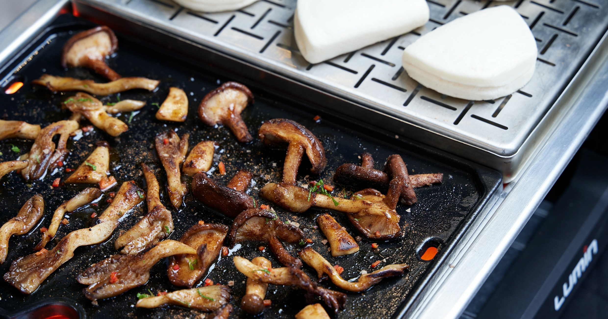  Woket sopp server i Gua Bao boller


