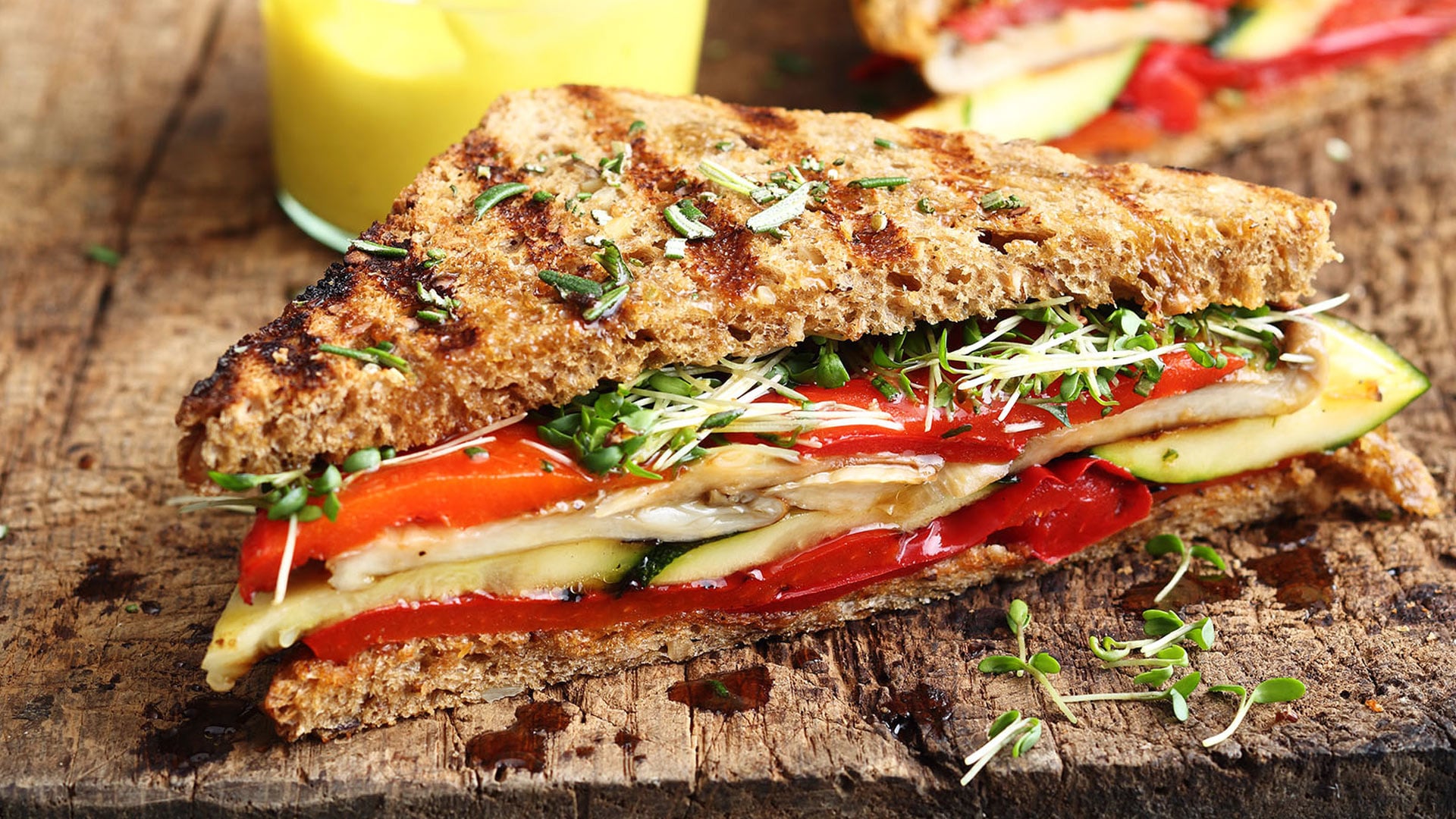  Vollkorn-Sandwich mit Grillgem&uuml;se und Safran-Mayonnaise (ohne Ei)



