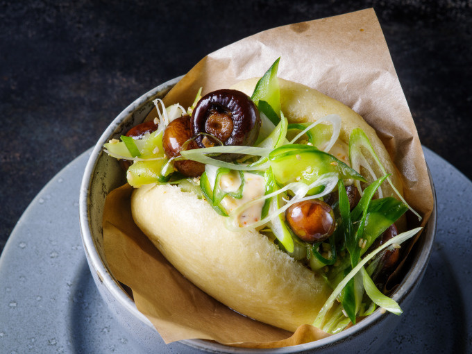 Gao Bao Bun met Teriyaki champignons, Mozarella torentje of gerookte knelderijsoep