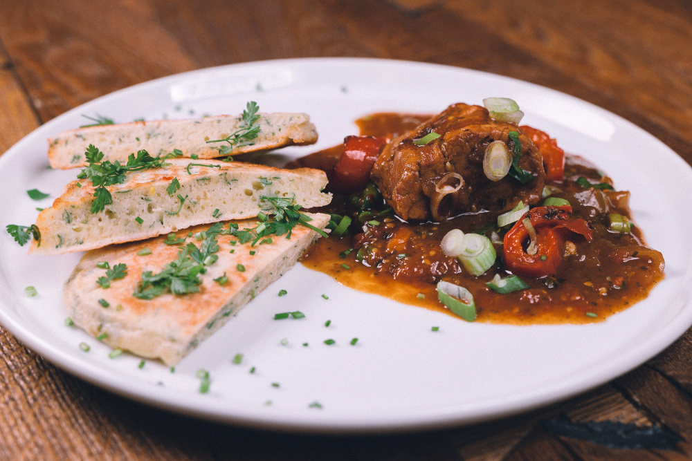  Jamaika-Jerk-BBQ-Pork mit Kräuter-Pancakes


