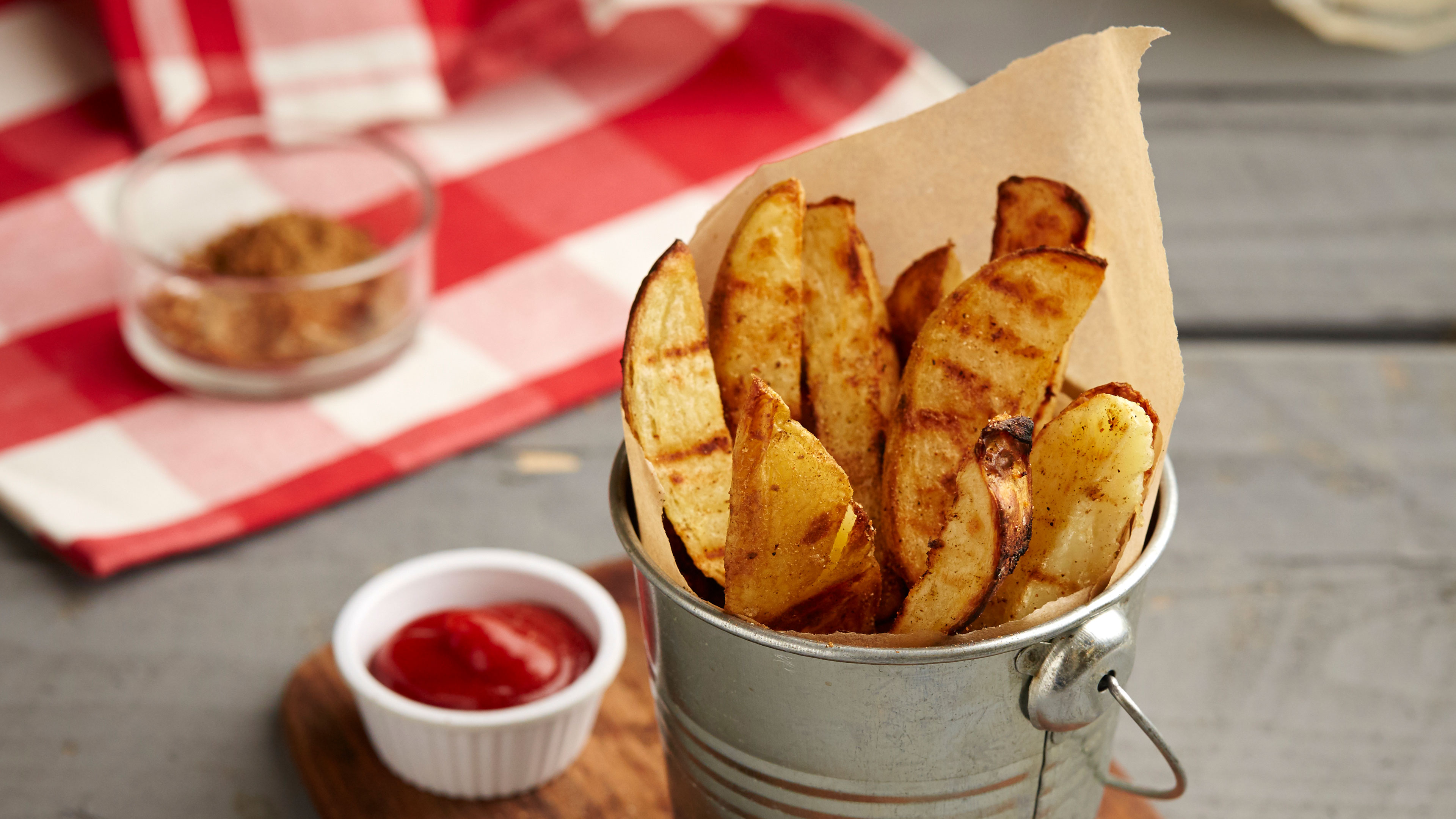  Grilled potato fries



