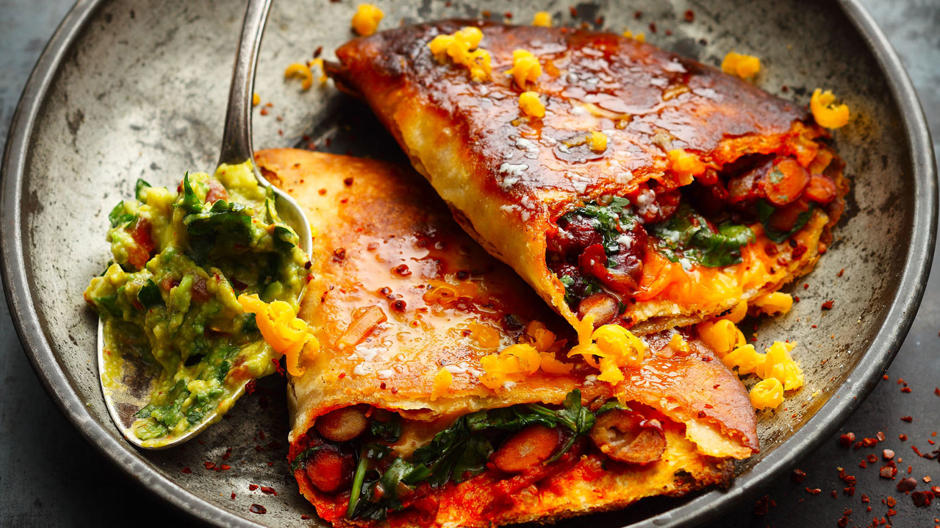  Mexiko - Quesadilla mit roten Bohnen, Koriander und Guacamole


