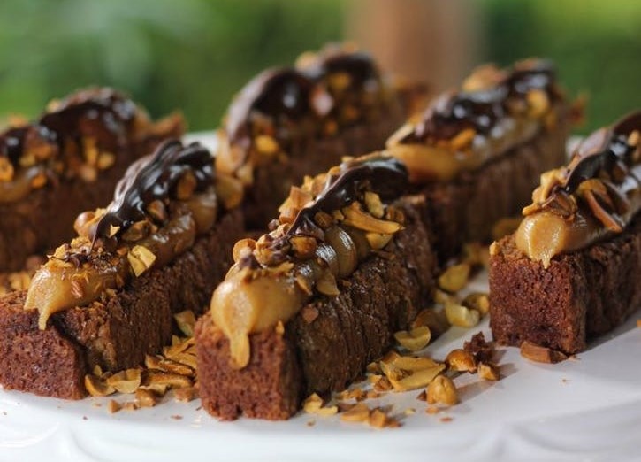  Schwartzwalder cake met gekarameliseerde pinda's en opgelegde krieken