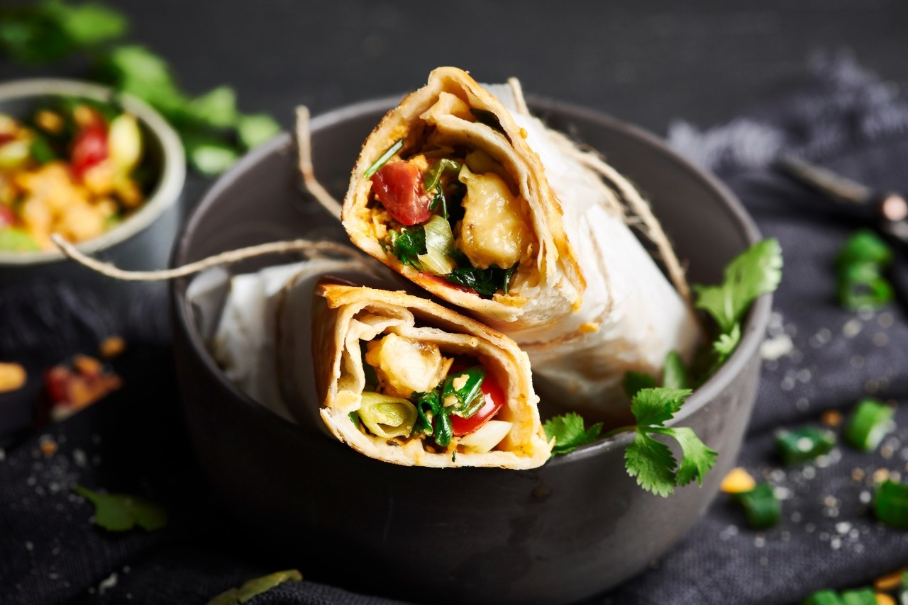  Pikanter Burrito mit Cheddar-Käse

