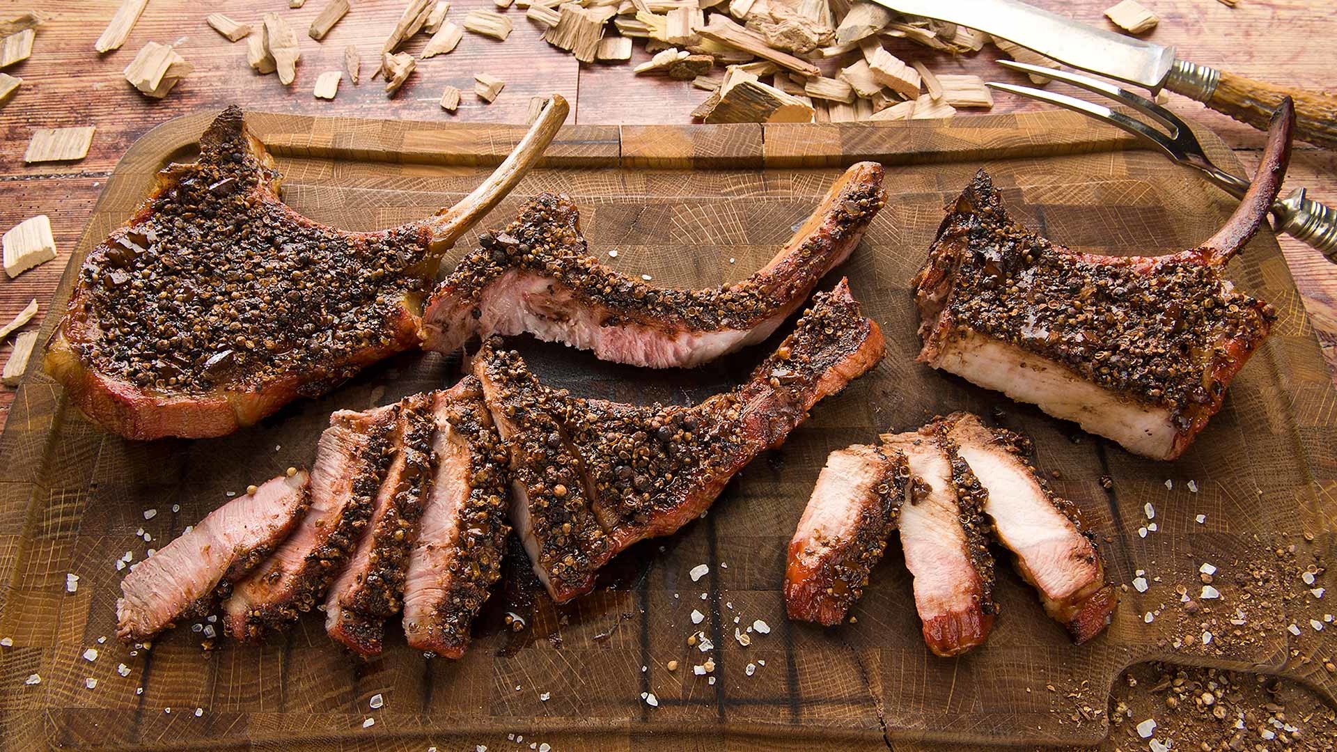  Pork Chops mariniert mit Schokolade und schwarzem Pfeffer aus dem Apfelrauch


