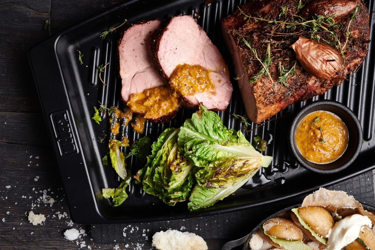 Schopfbraten aus dem Bratenkorb mit Knoblauch-Kr&auml;uter Rub dazu Kartoffeln aus der Salzkruste mit Topfen-Dip


