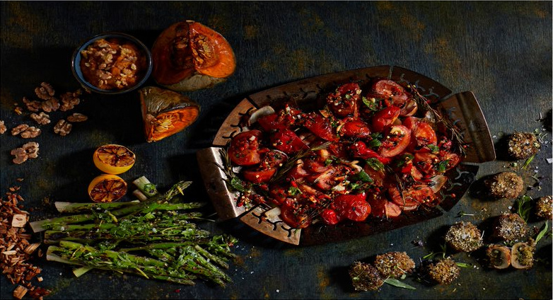  Tomates au piment, champignons au beurre d'ail, poireaux rôtis


