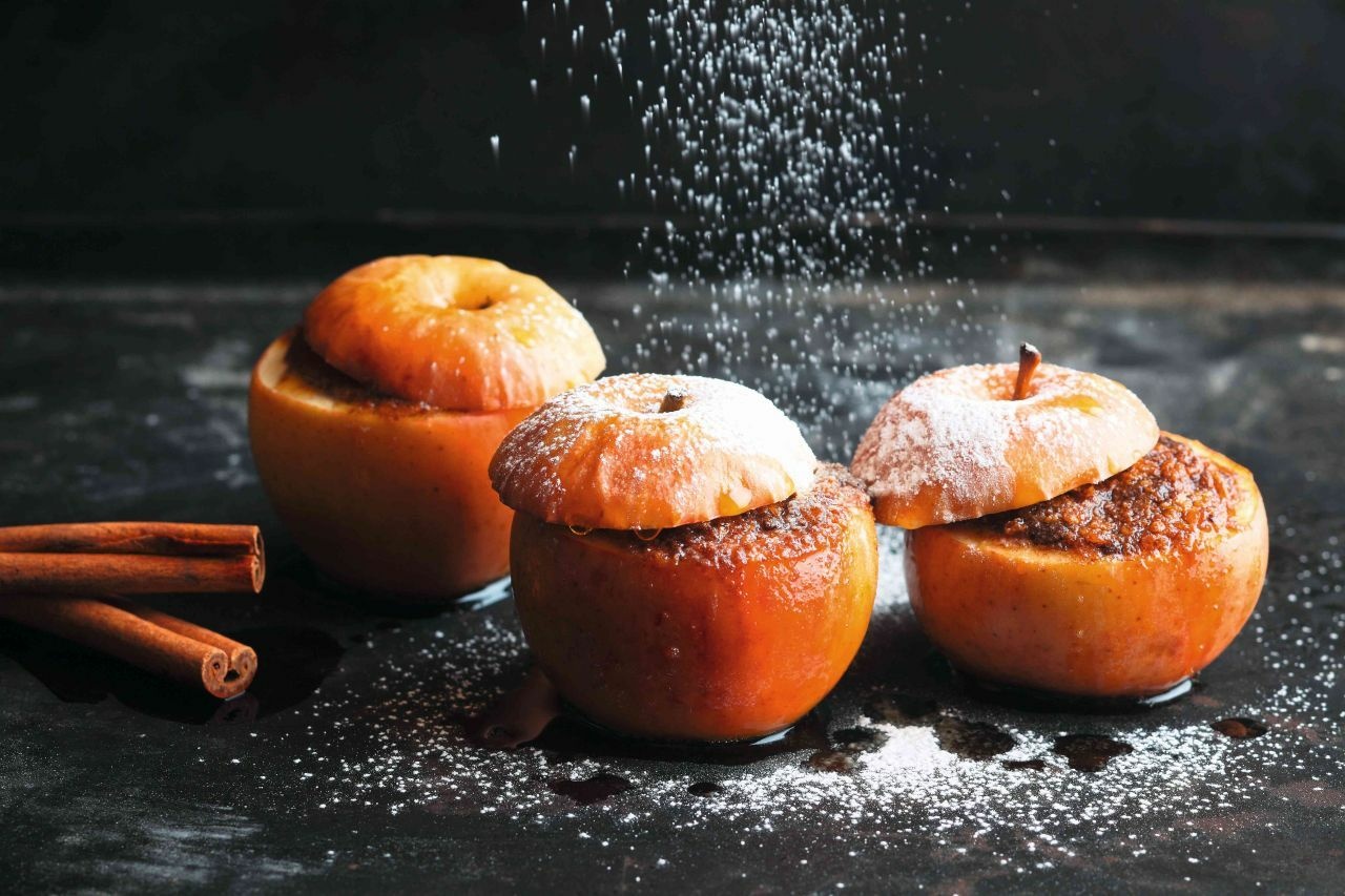  Gegrillter Apfel mit Whisky und Tonkabohnen-Schlagsahne