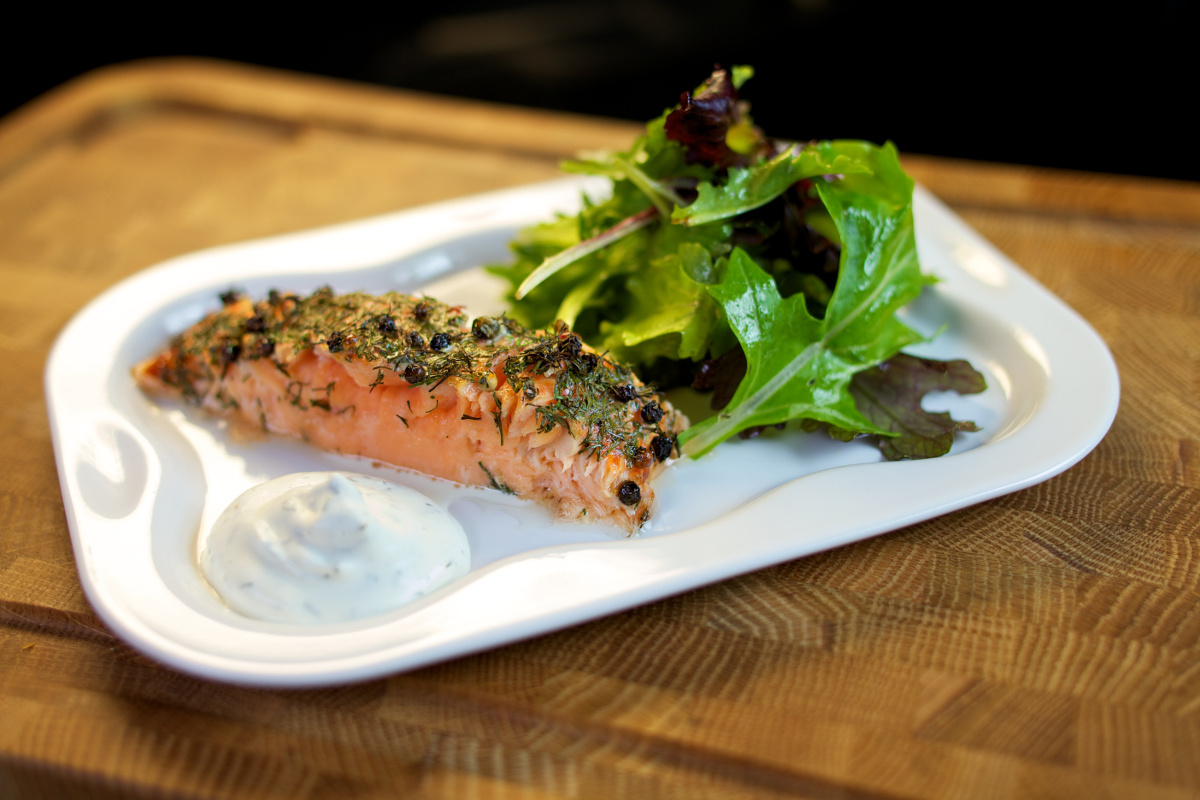  Pavé de saumon à l'unilatéral en croûte d'herbes 


