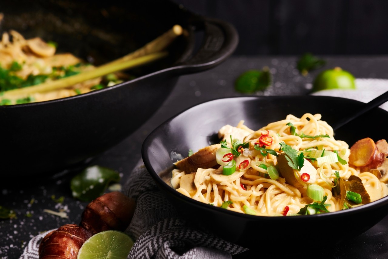  Asiatische BBQ-Bowl &bdquo;Tom-Kha-Mie" aus dem Wok

