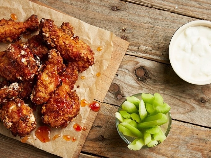  Ailes de poulet Buffalo avec sauce au fromage bleu

