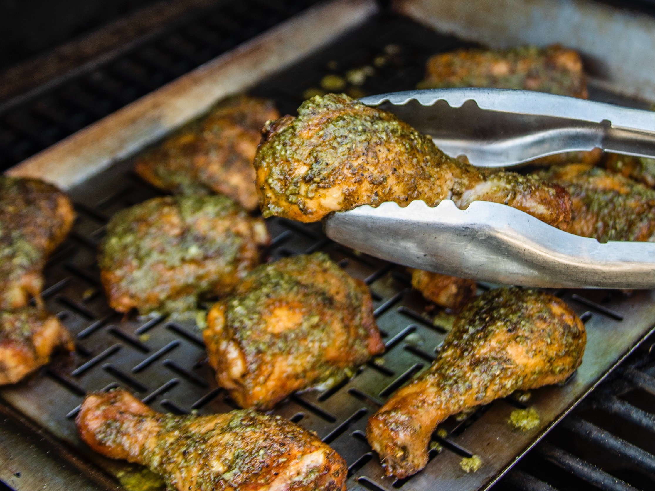  Flambiertes Wine Can Chicken

